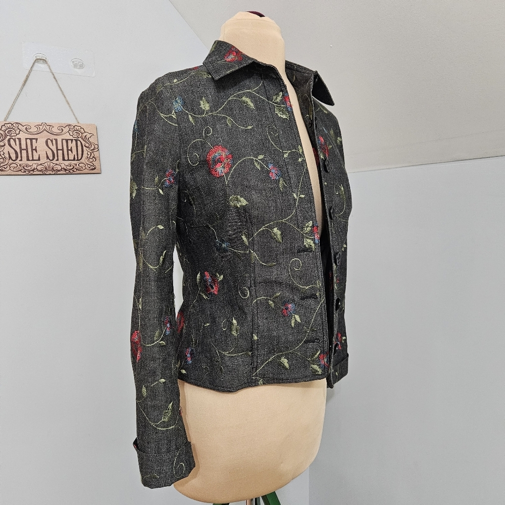 WORTH Embroidered Denim Jacket Floral Fitted Button Front Women’s Size 6 Blazer - Picture 3 of 14